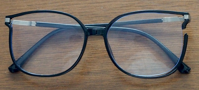 正規のレンズでも割れてきたメガネ