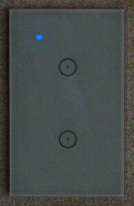 一階リビングの壁スイッチ(OFF状態)