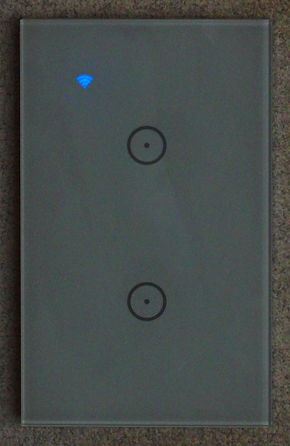 一階リビングの壁スイッチ（OFF状態）